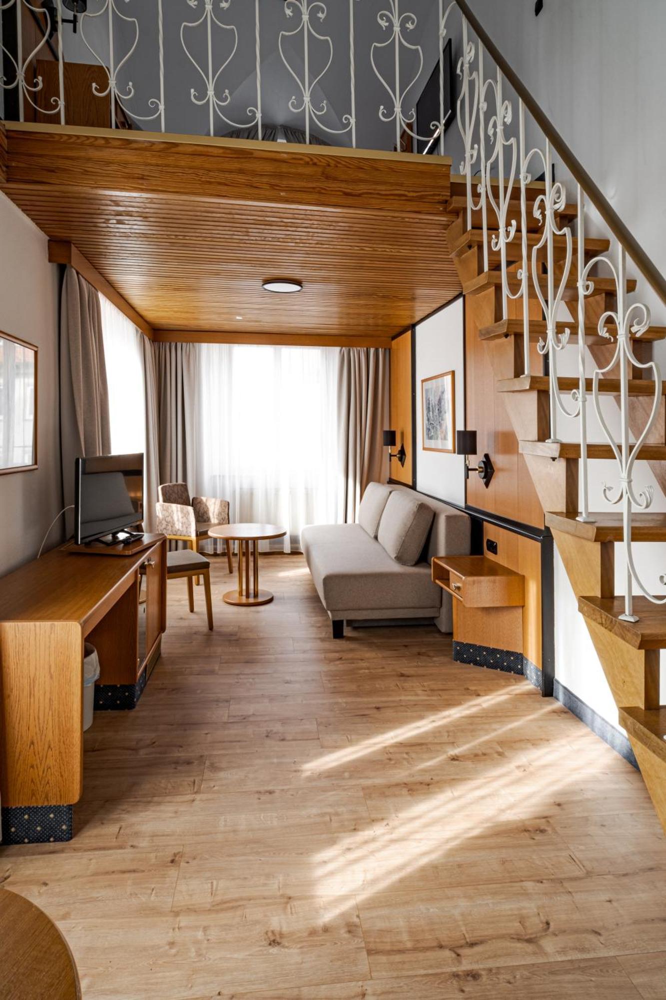 Hotel Goldener Hirsch Kaufbeuren Kültér fotó