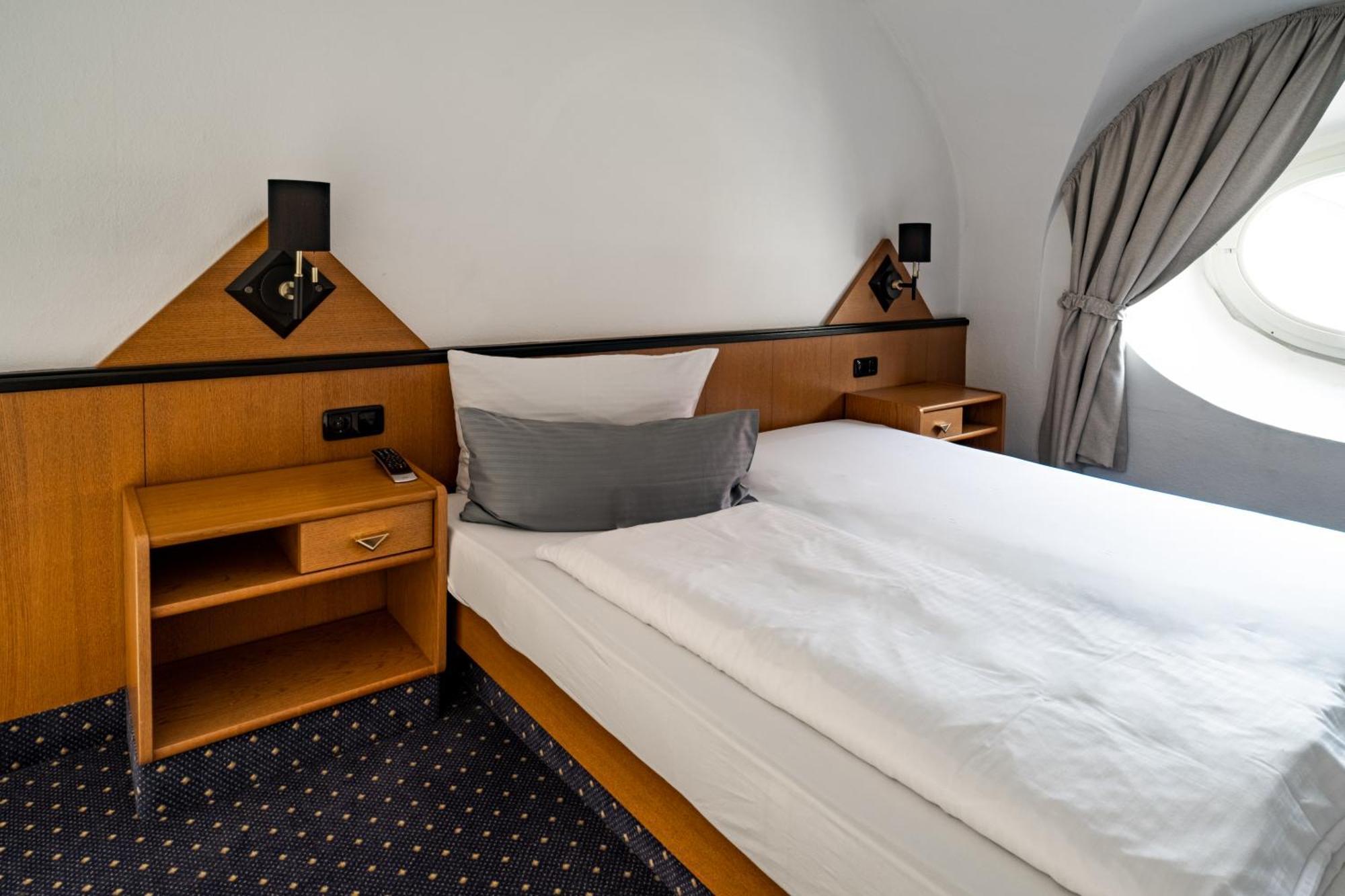 Hotel Goldener Hirsch Kaufbeuren Kültér fotó